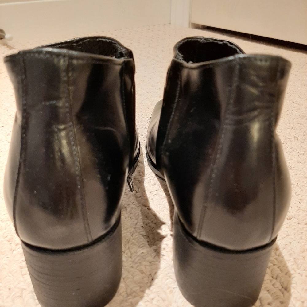 Classy Boots - Picture 4 of 4